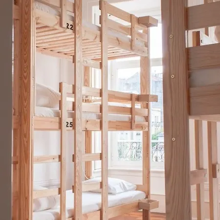 Vandrarhem Nest House *