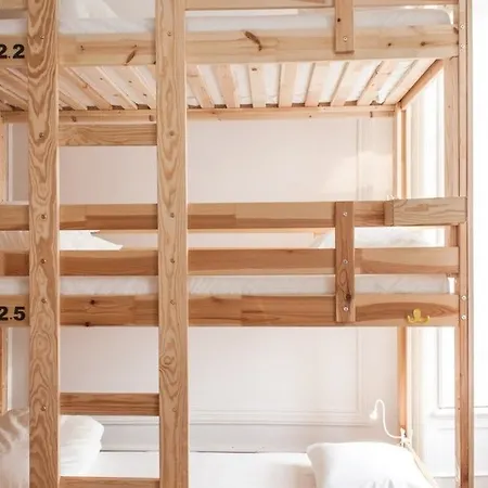 Vandrarhem Nest House *