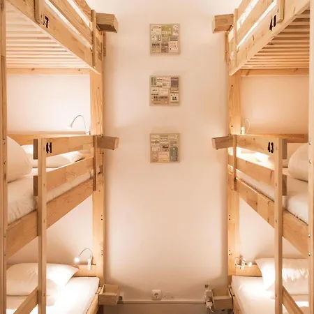 Nest House Vandrarhem *