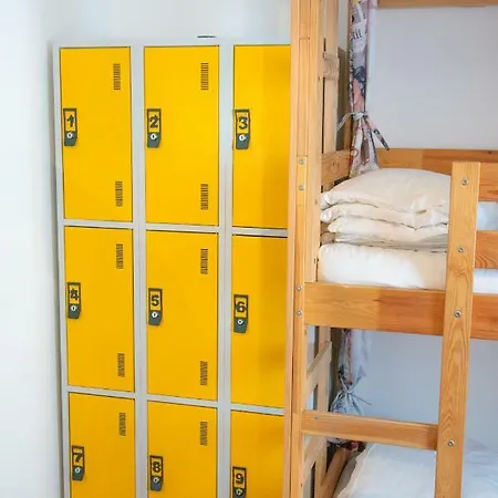Vandrarhem Nest House *