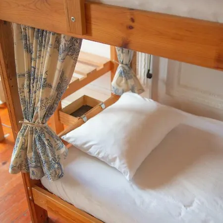 Vandrarhem Nest House *