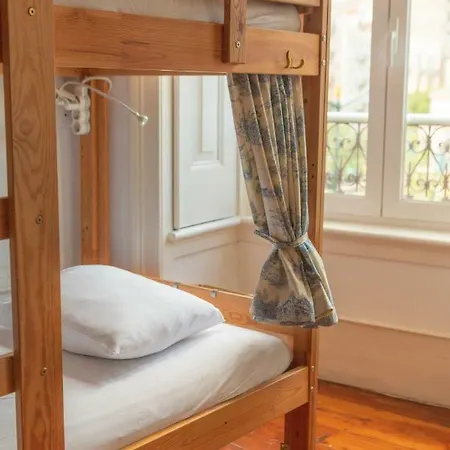 Vandrarhem Nest House *