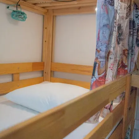 Vandrarhem Nest House *
